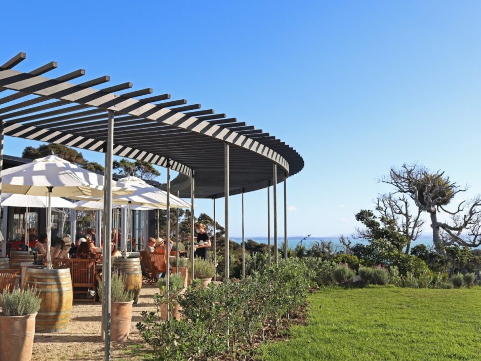 Batch Winery Waiheke – Vineyard Dining & Wine Tasting